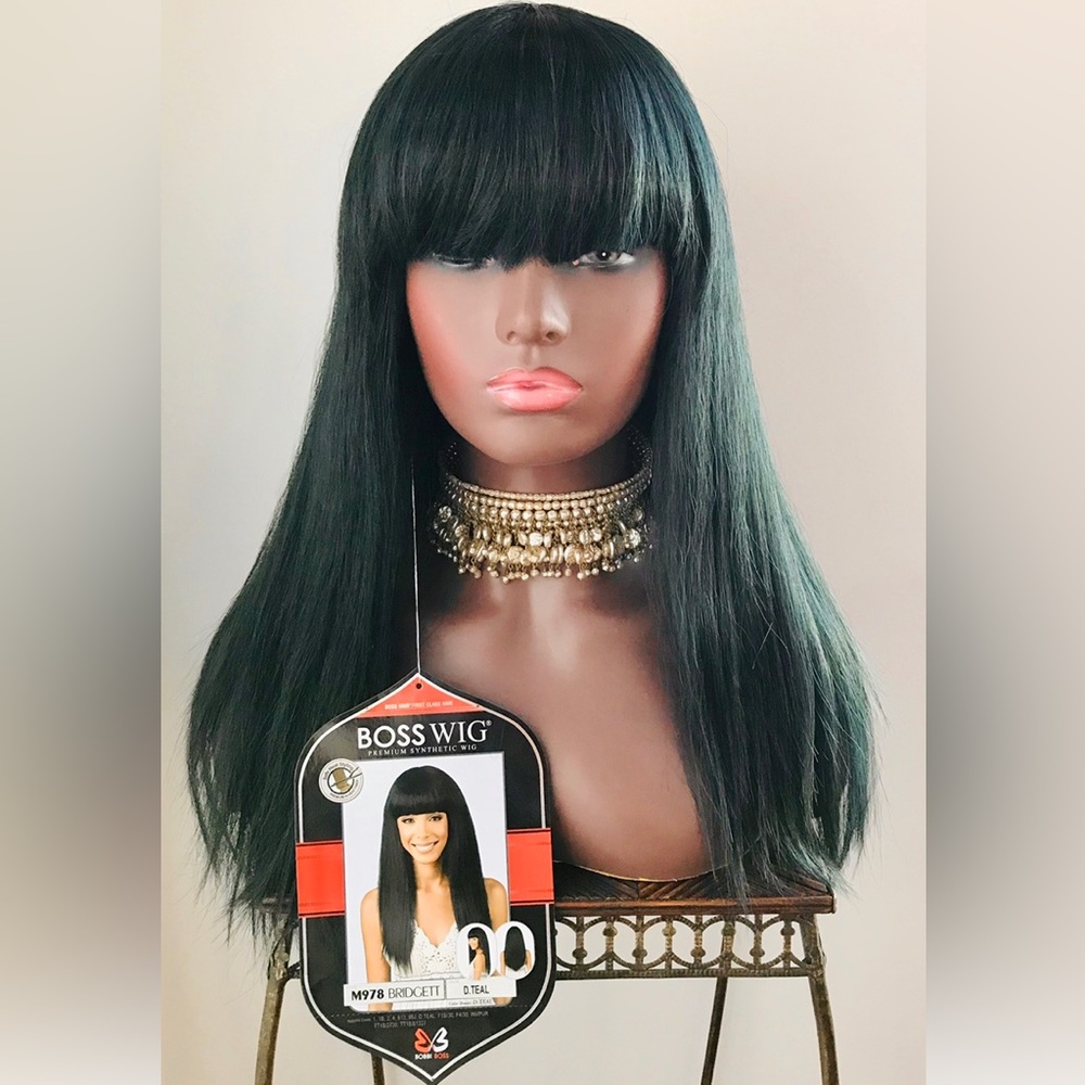 🤩 Bundle & Save at 2/$60 - A Pretty 🖤💚 “Put On & Go” Synthetic Wig w Bangs